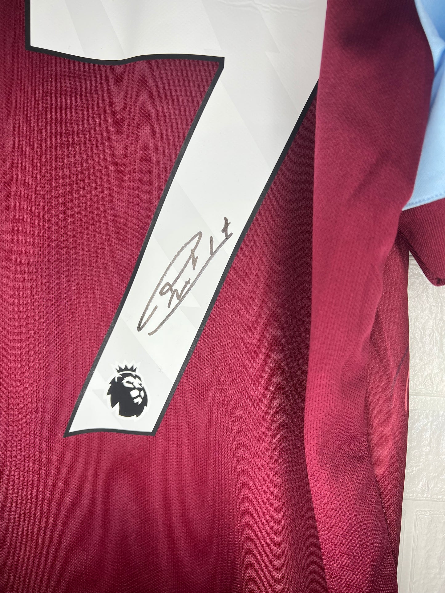 Cornet signed West Ham shirt