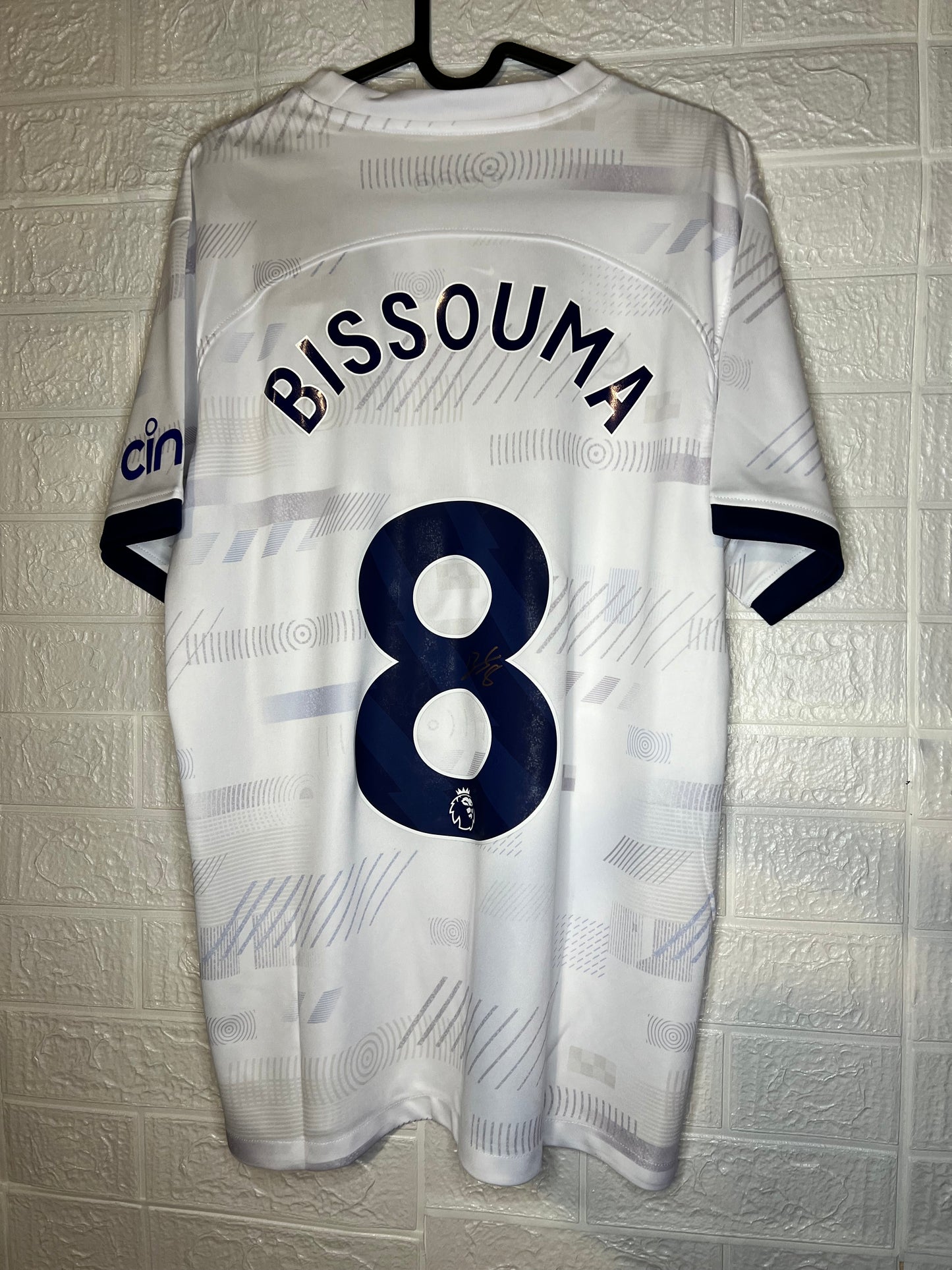 Bissouma signed Tottenham shirt