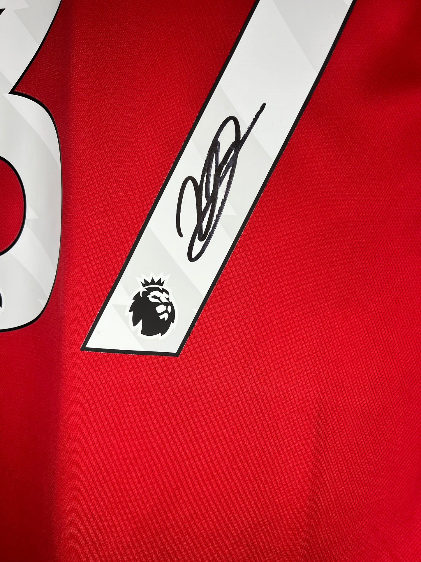 Manioo signed Manchester United shirt