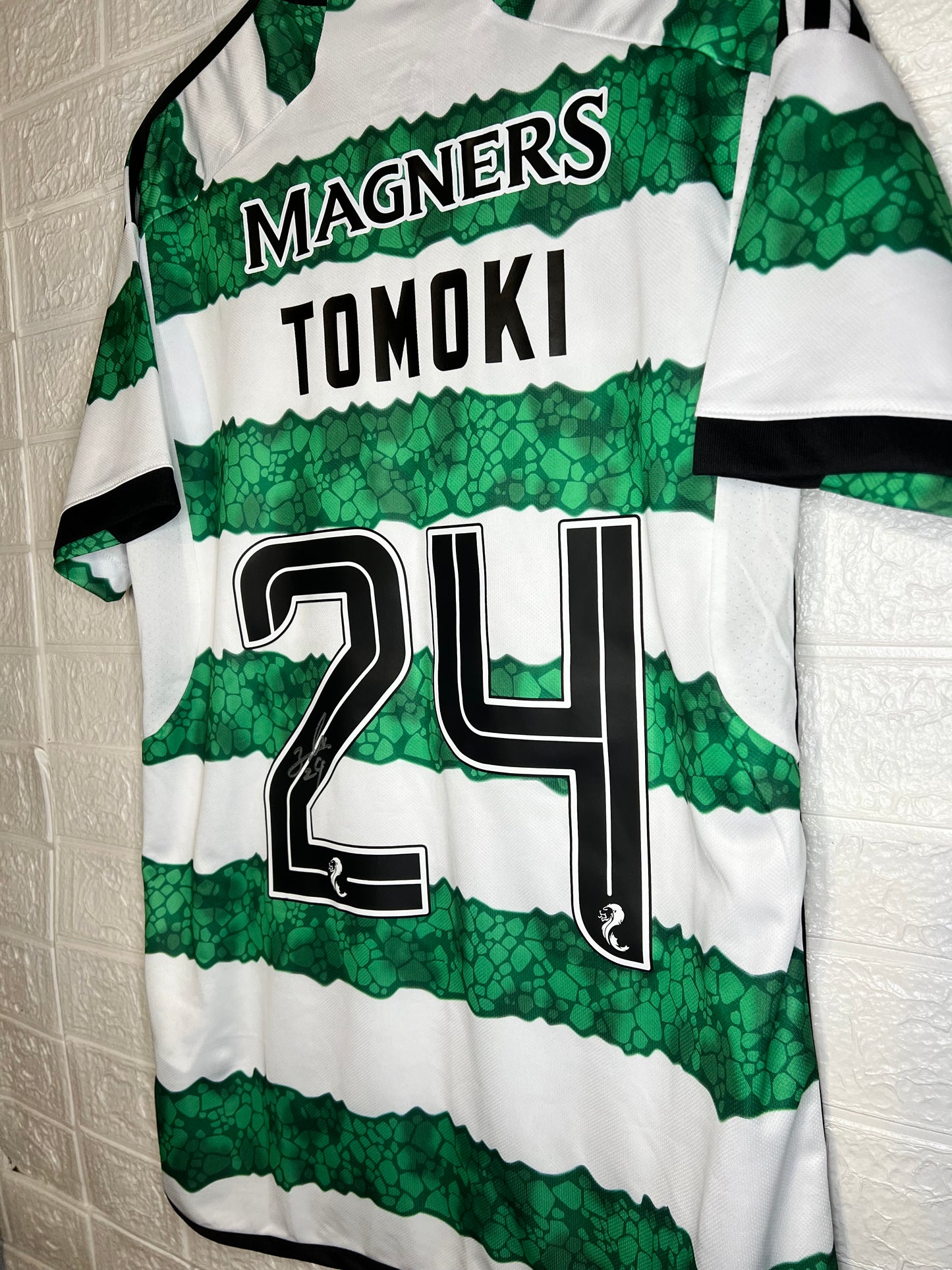 Tomoki signed Celtic shirt